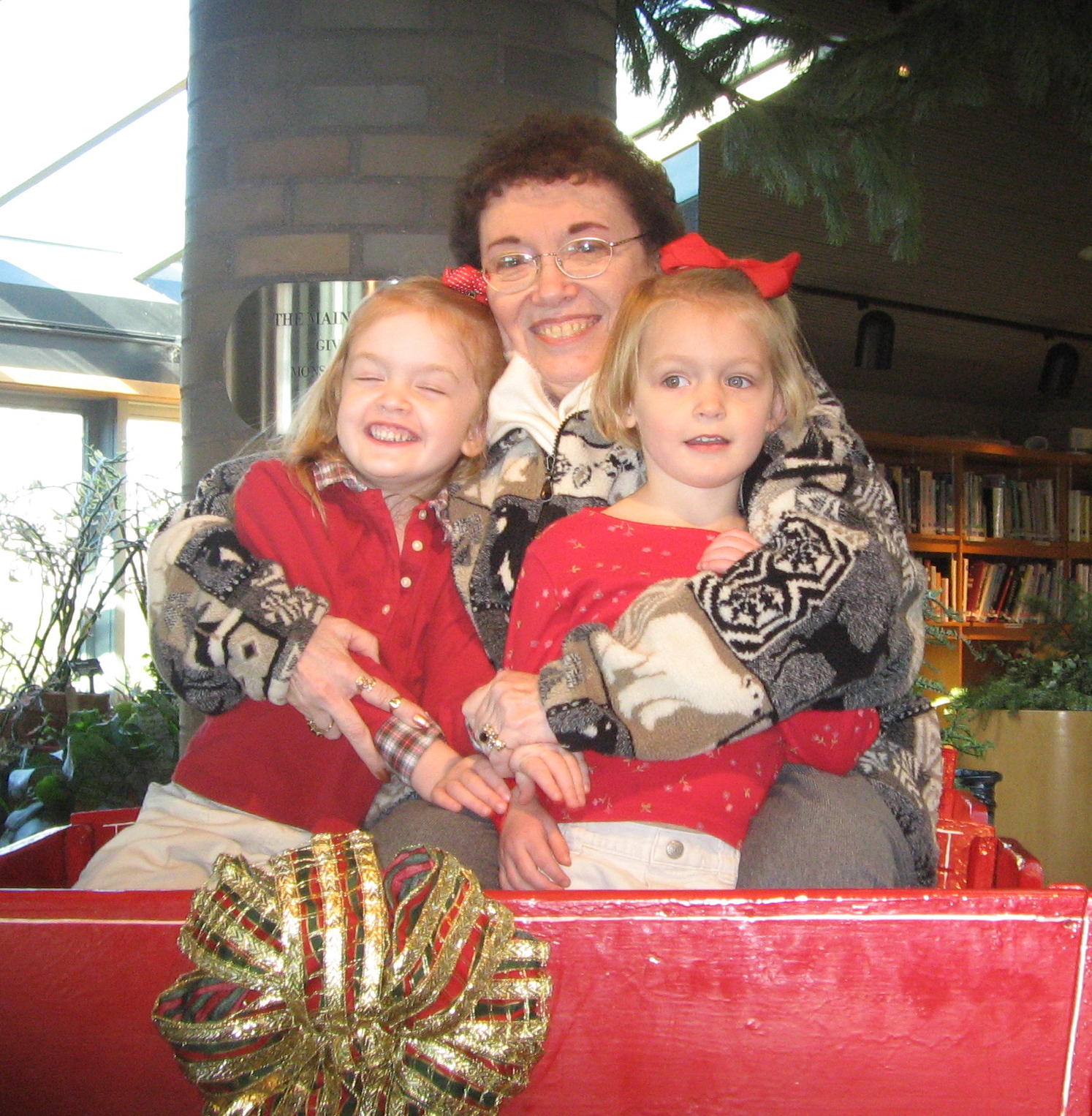 2007_12_24 JnC w Nana at MO Bot Garden.jpg